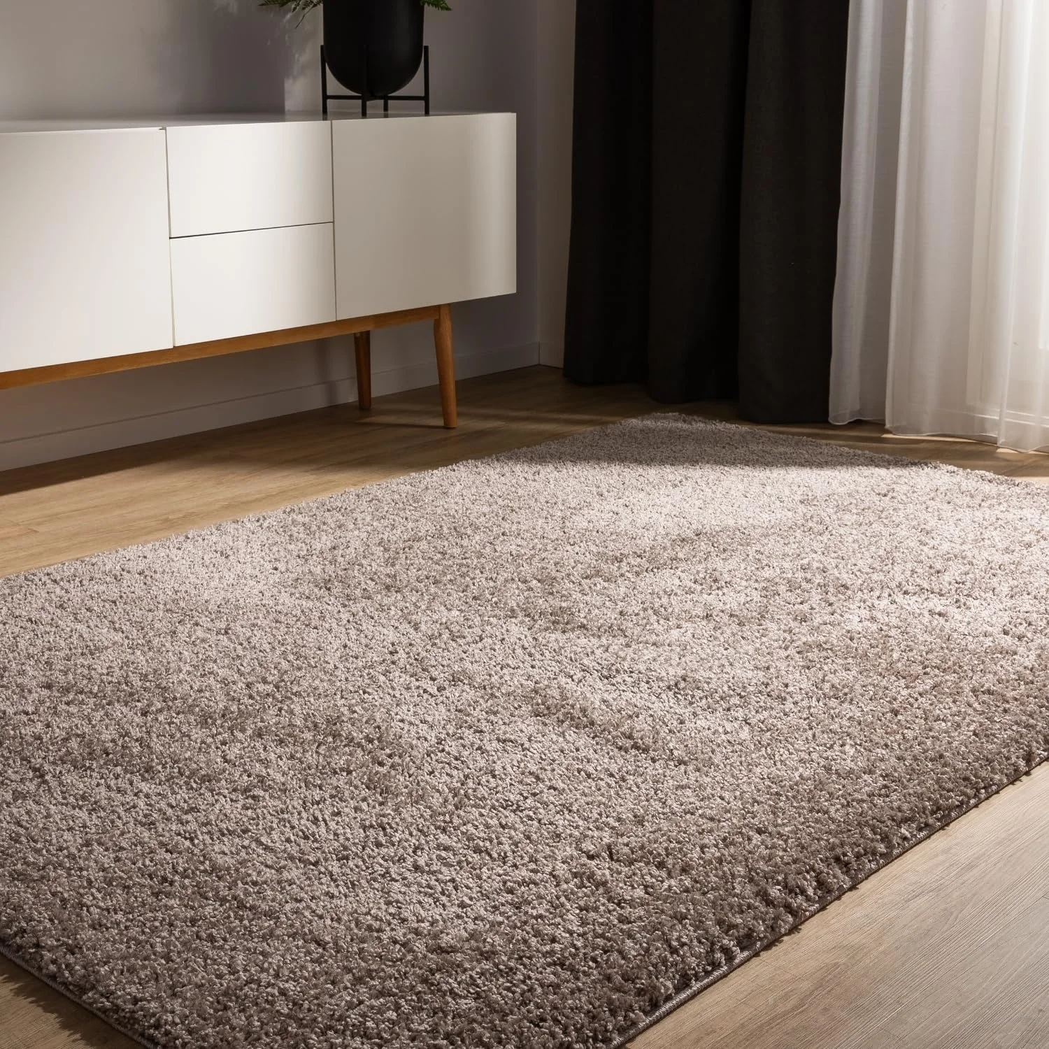 benuta Basic Hochflorteppich Teppich Wohnzimmer Sohari - Taupe 240x340 cm - Minimalistischer Look - Weich & Waschbar - Für Schlafzimmer, Flur oder Esszimmer - Geeignet für Fußbodenheizung