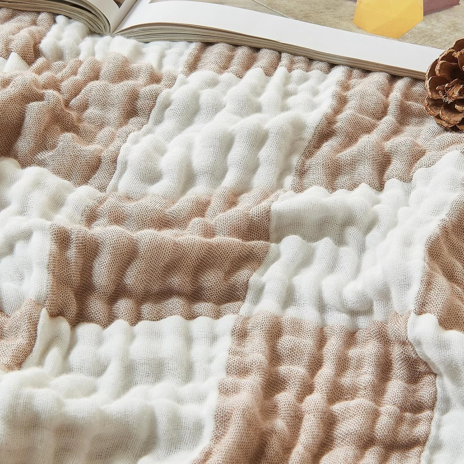 EMME Karierte Musselin Decke Erwachsene Kühldecke 70% Baumwolle 30% Bambus, 150x200cm, Atmungsaktive & Kühlende Sofadecke Leicht Vorgewaschen Khaki Karo Tagesdecke