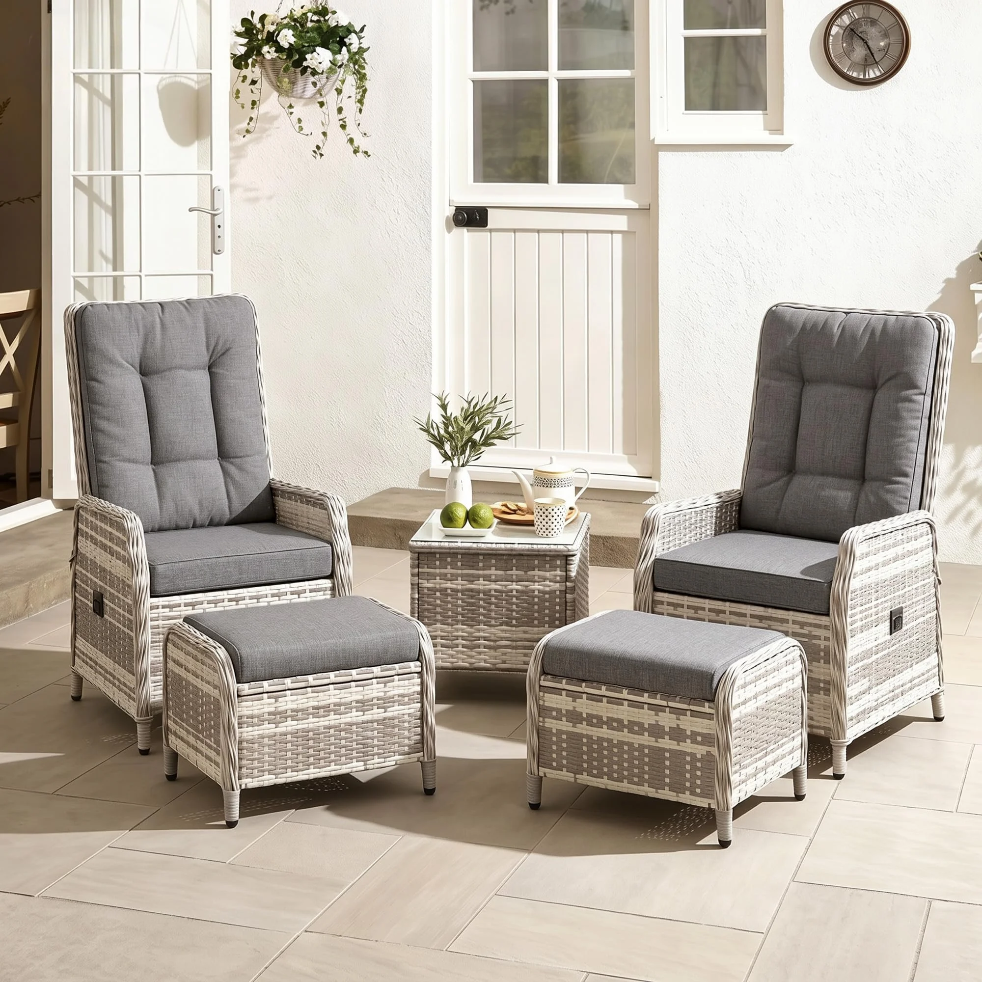 RTDTD 5-teiliges Rattan-Gartenmöbel-Set, Terrassen-Gesprächssets mit 2 Stühlen, 2 Fußhockern und 1 Tisch, verstellbaren Rückenlehnen und weichen Kissen, für Terrassen, Gärten und Innenhöfe, grau