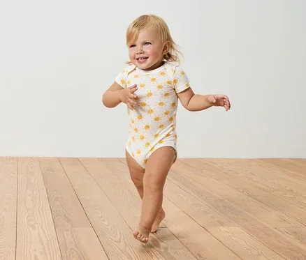 5 Baby-Bodys mit Mitwachsfunktion
