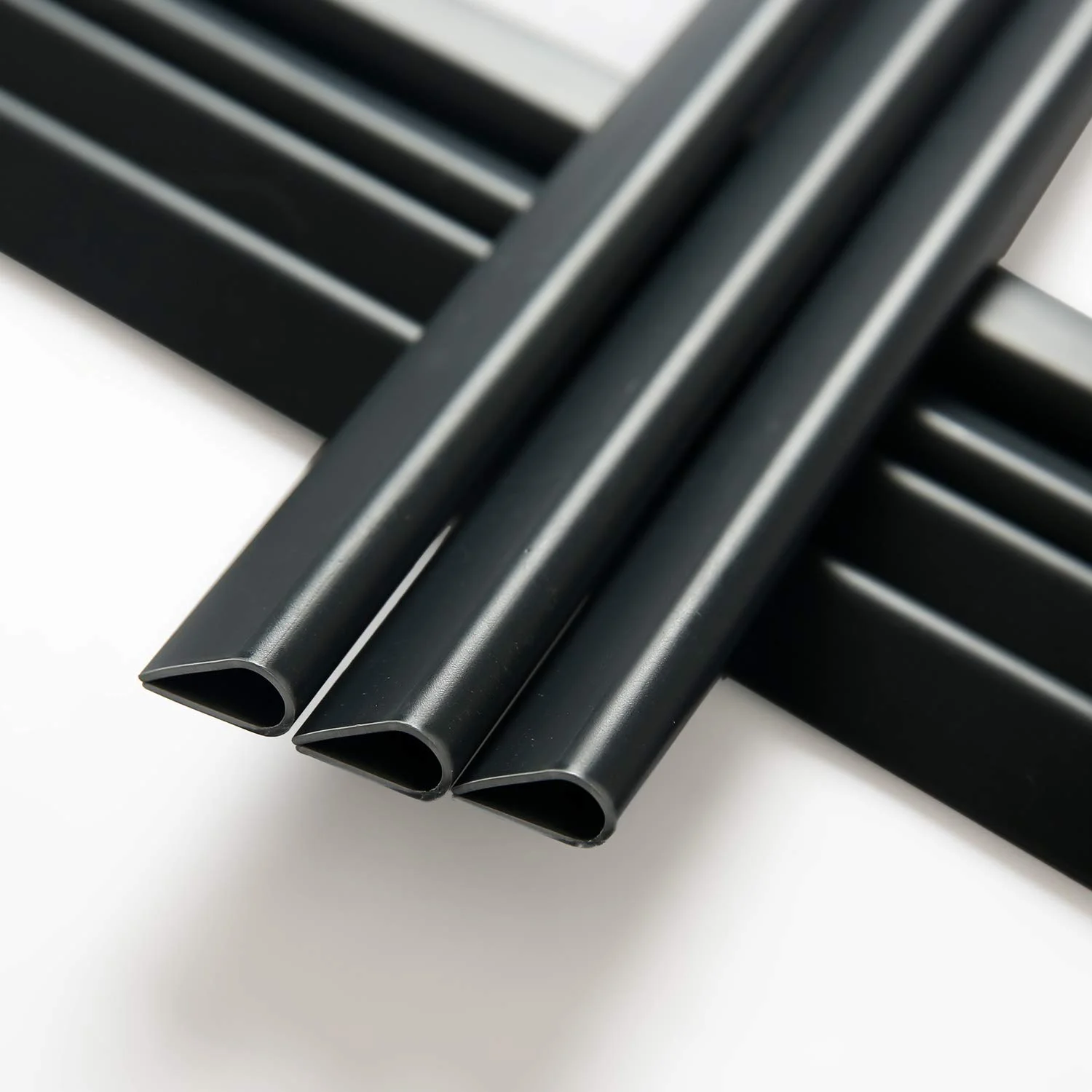 NAIMORUI 30 Stück Befestigungsclips Klemmschienen für PVC Sichtschutzfolie Sichtschutzstreifen Windschutz für Garten und Zaun - Befestigungsclips - 30 Stück/Pack, Anthrazit