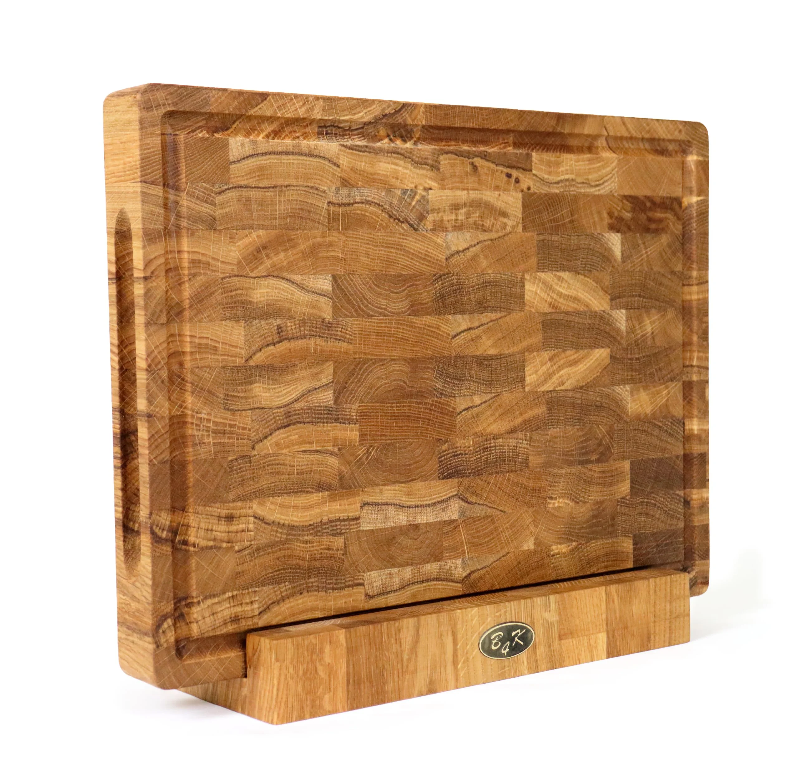 B4K® Schneidebrett mit Ständer aus Eiche Stirnholz 40 × 30 × 4 cm – Massiver Hackblock | Antibakterielles Hirnholzbrett mit Griffen, Saftrille & Silikonfüßen | Perfekt für Küche, Fleisch & BBQ