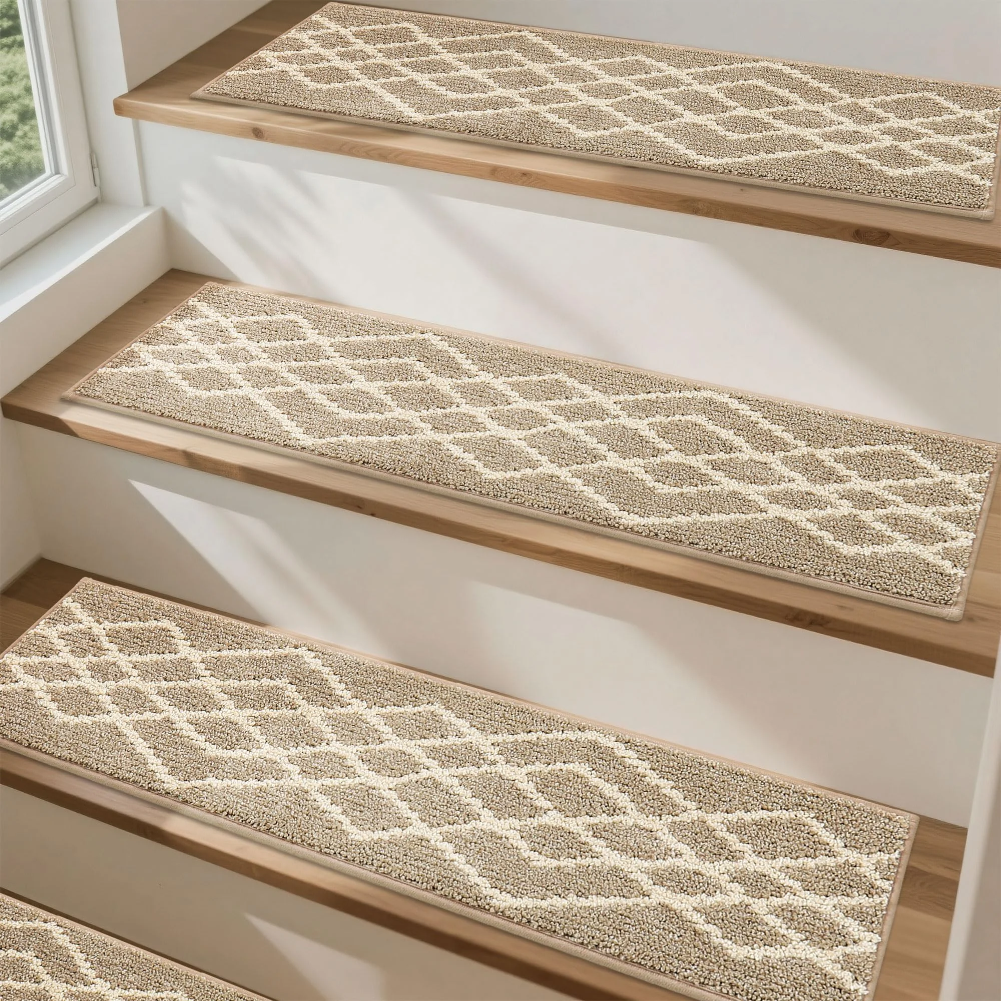 COSY HOMEER 15 Stück Treppenstufen Matten, 70 x 22 cm, Beige Rauten | Stufenmatten Selbstklebend, Rutschfest ohne Kleben, 100% Polyester, TPE-Rücken, waschbar, für Kinder, Senioren und Haustiere