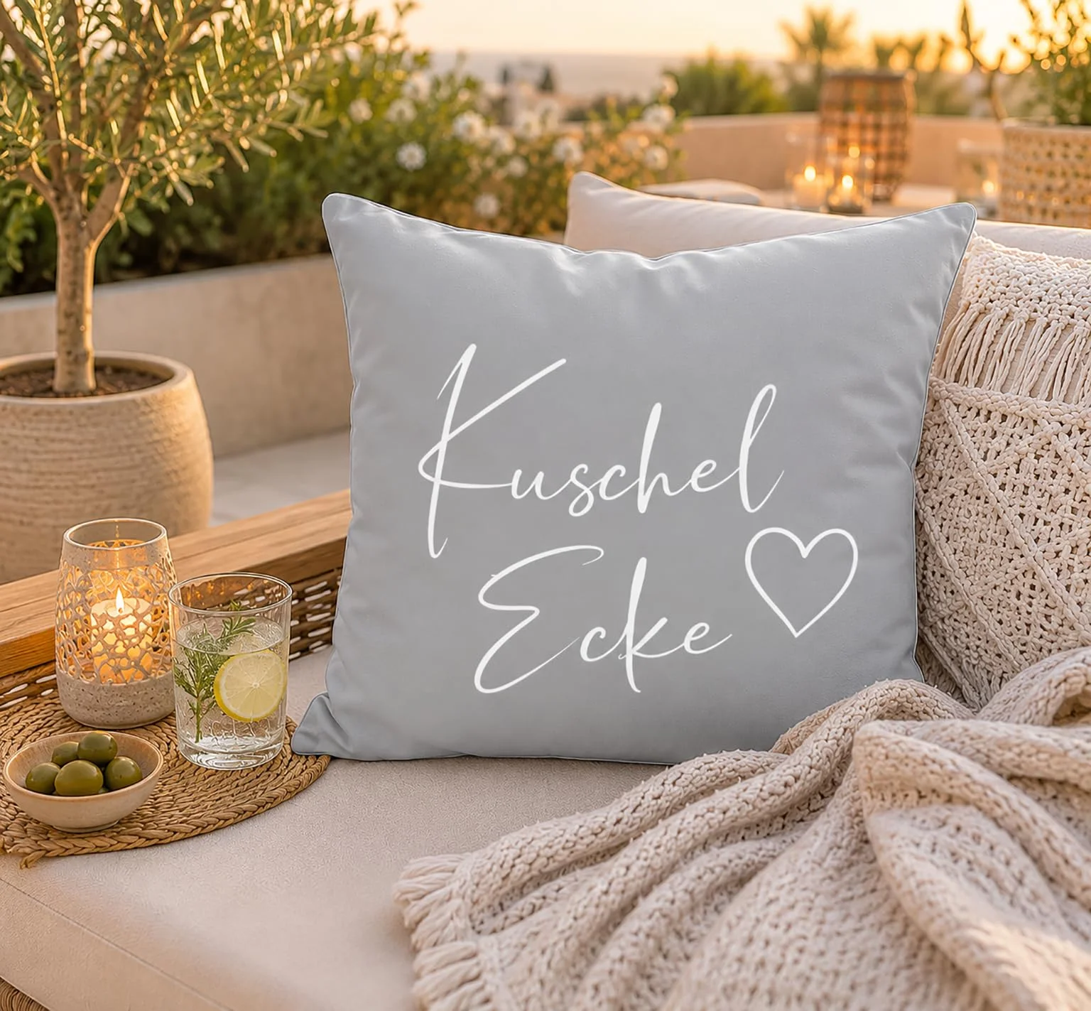 KAMACA Outdoor Kissen Kuschelecke 45x45 cm Anthrazit Eisgrau – Gartenkissen mit 370g Füllung, wasserabweisend, schmutzabweisend & schnelltrocknend – Dekokissen für Balkon, Terrasse, Lounge & Camping