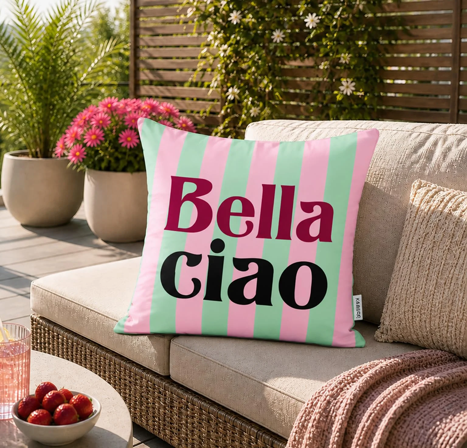 KAMACA Outdoor Dekokissen Bella Ciao, Rosa Mint Gestreift, 45x45 cm | 370g Füllung, Wasserabweisend, Schmutzabweisend, Strapazierfähig, Balkon Terrasse Lounge
