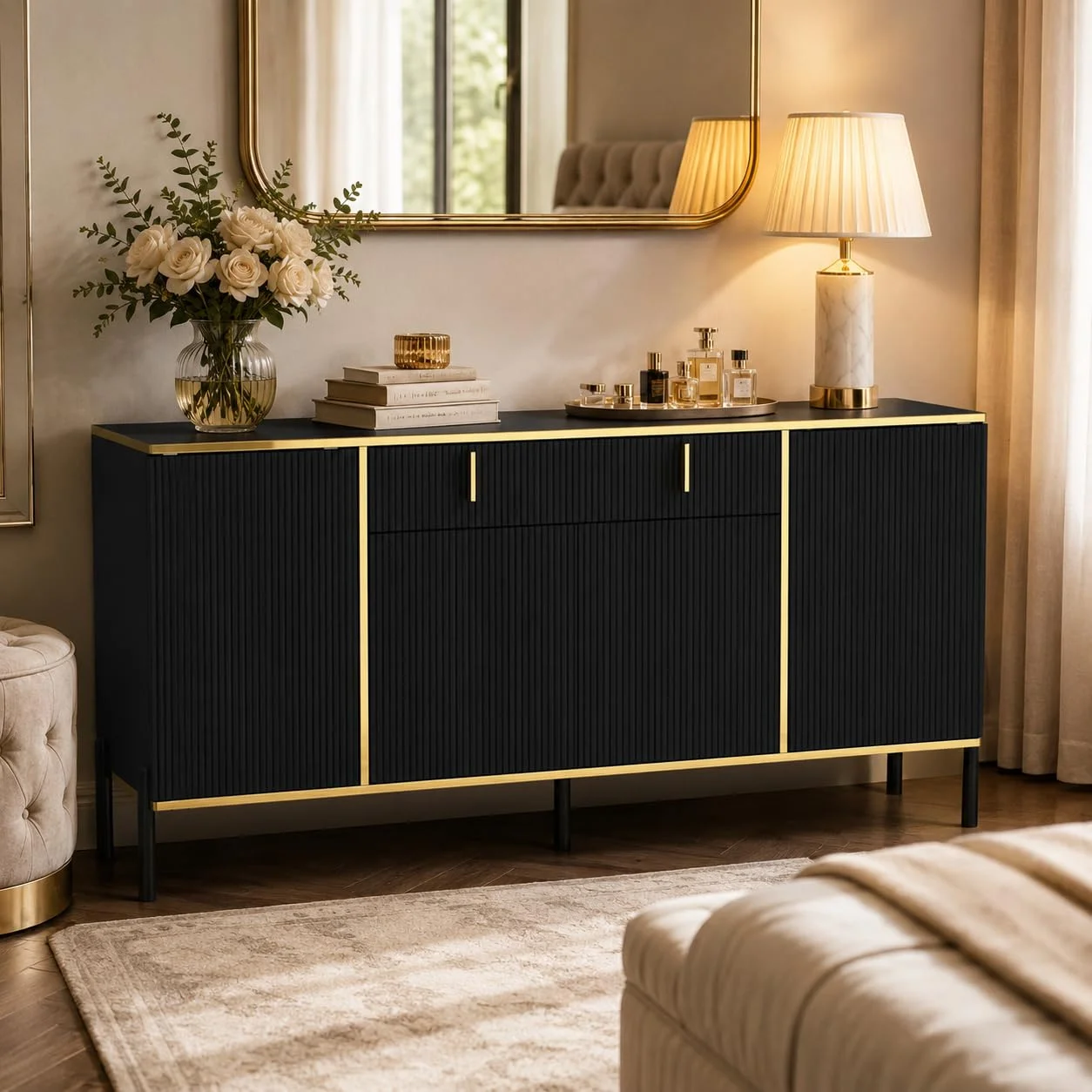 DEZAGCE Sideboard mit 4 Türen & Schublade, 160 cm, Schwarz-Gold | Vier Türen · Eine Schublade · Verstellbare Einlegeböden · Vielseitiger Stauraum